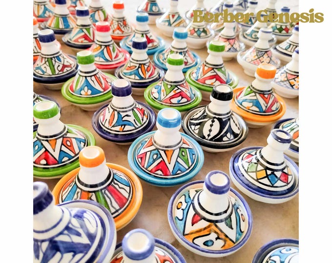 Schattige kleine tajine, handgemaakt van keramiek en Marokkaans aardewerk - glanzende en glanzende tajine - Handgemaakte Marokkaanse tajine - keukendecoratie