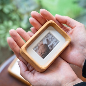 Rahmen | Handarbeit | Teak & Schwarznuss | Vielseitige Fotogrößen | Ideal für Portraits | Polaroid Geschenke | Gratis Print-Angebot | Bild