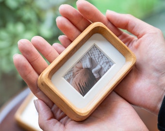 Rahmen | Handarbeit | Teak & Schwarznuss | Vielseitige Fotogrößen | Ideal für Portraits | Polaroid Geschenke | Gratis Print-Angebot | Bild
