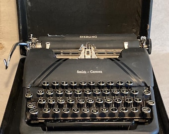 Vintage 1940s Smith Corona "Sterling" Typewriter and Wooden Case