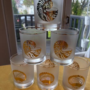 Culver 1970s lowball glasses with 22k gold shell design. set of 7