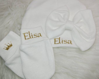 Personalized baby hat and mittens set