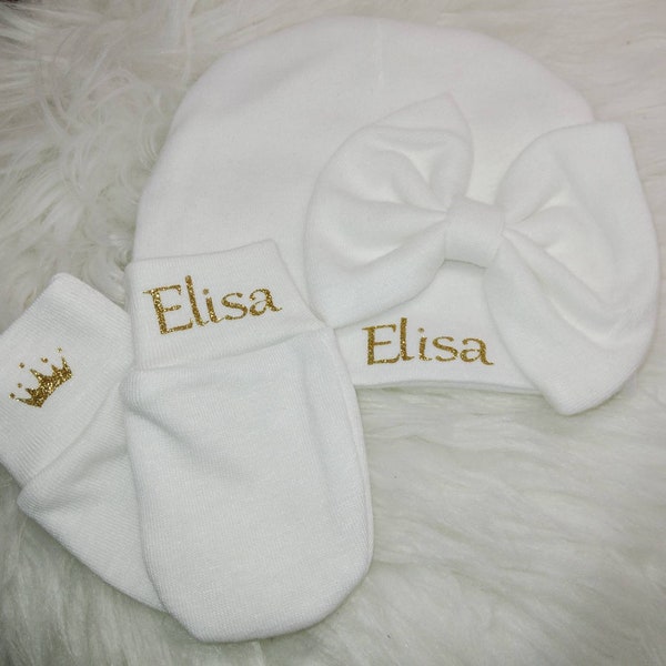 Personalized baby hat and mittens set