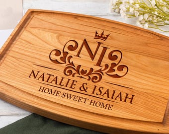 Personalized Monogram Engraved Cutting Board – Custom Family Name Wood Board – Wedding & Housewarming Gift
