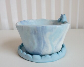 Bear clinging planter l Small flower pot l Handmade ceramics l Cute pottery l Porcelain clay