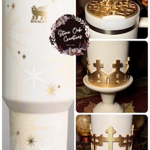 Puede incluir: Un letrero de madera r&uacute;stico con el texto "Welcome to our porch" en letras blancas. El letrero presenta un acabado envejecido y un dise&ntilde;o sencillo y acogedor, ideal para la decoraci&oacute;n exterior.