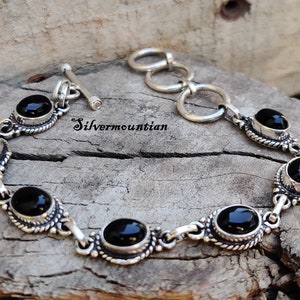 Handgemachtes Armband aus schwarzer Onyx-Sterlingsilber: Edelsteinschmuck für Frauen