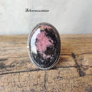 Anello in argento sterling con rodonite rosa: fascia ovale Boho