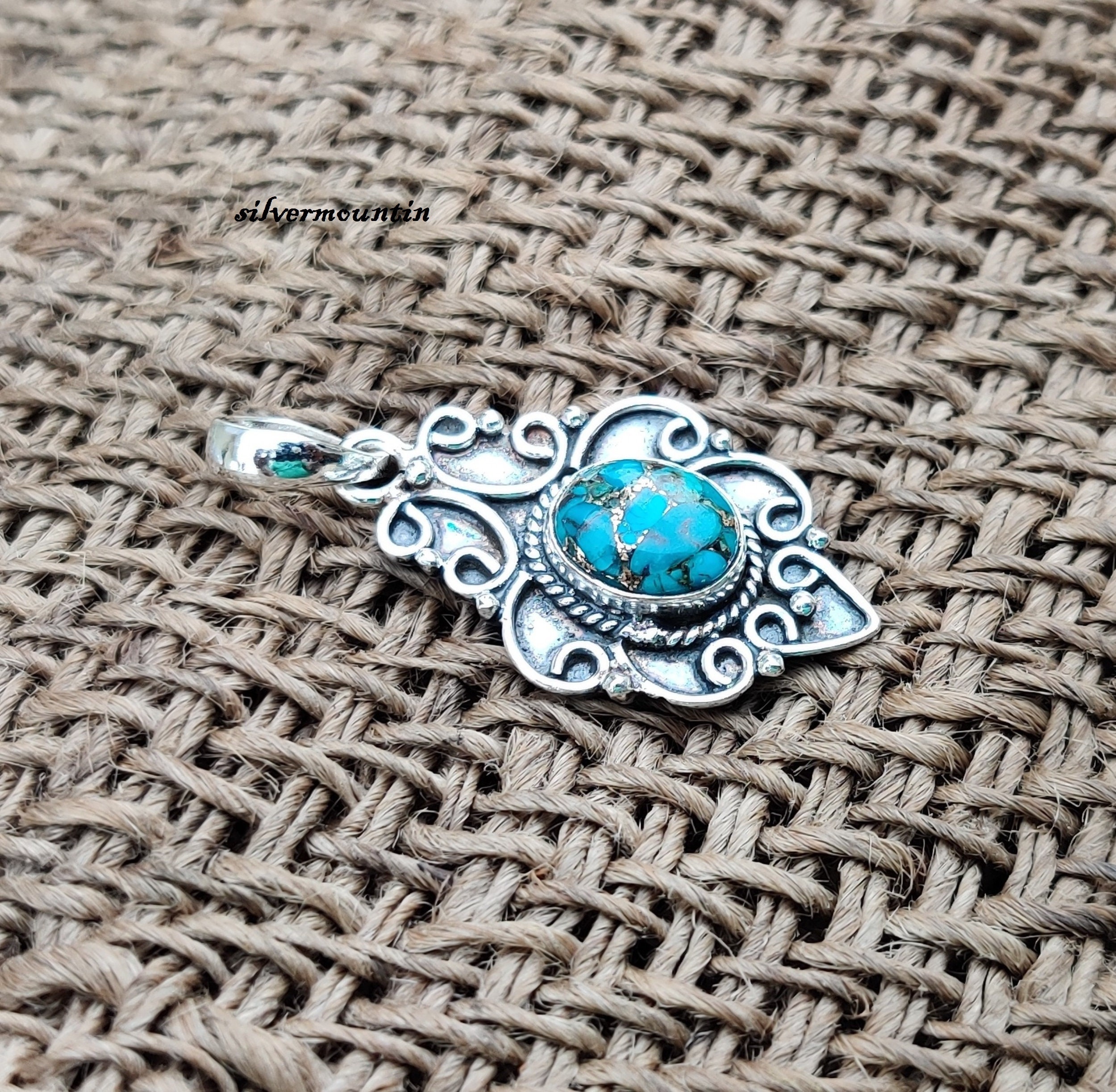 Ciondolo in argento sterling con turchese blu rame - Pietra preziosa ovale - Italia Ciondolo in argento sterling con turchese blu rame - Pietra preziosa ovale - Italia