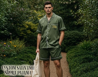 Haftowany męski satynowy komplet piżamowy z krótkim rękawem Haftowany prezent dla pana młodego Prezent dla drużby Prezent ślubny Prezent urodzinowy Prezent rocznicowy Prezent na miesiąc miodowy