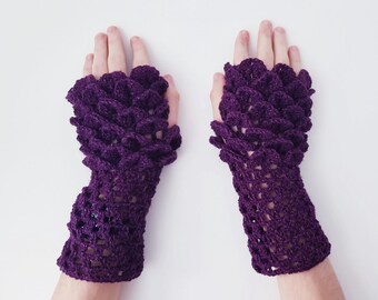 Guantes sin dedos a escala de dragón de ganchillo, manoplas de puntada de cocodrilo, regalo hecho a mano perfecto, calentadores de manos morados, accesorios únicos para mujeres