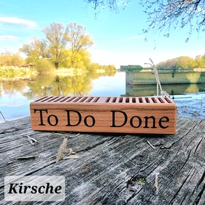 SD Kartenhalter aus Kirschholz mit Gravur personalisierter Aufschrift Fotograf Ordnung Aufbewahrung Logo Echtholz Unikat
