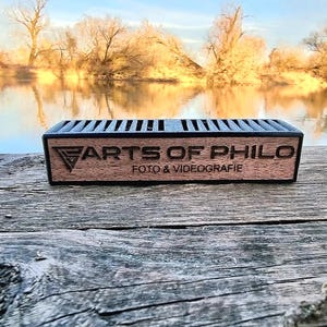 SD Kartenhalter aus PLA und Echtholzfurnier mit personalisierter Aufschrift Fotograf Ordnung Aufbewahrung Nussbaum oder Ahornfurnier