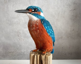 Kingfisher in wool. Felting wool, birds, hand made, souvenirs, nature, ornithology, birdwatching, gift.