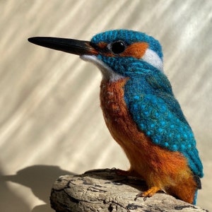 Kingfisher in wool. Felting wool, birds, hand made, souvenirs, nature, ornithology, birdwatching, gift.