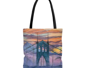 Könnte beinhalten: Eine Tragetasche mit einem Gemälde einer Brücke vor einem Sonnenuntergang. Die Brücke ist blau und hat ein gotisches Bogen-Design. Der Himmel ist eine Mischung aus Orange, Rosa und Lila.
