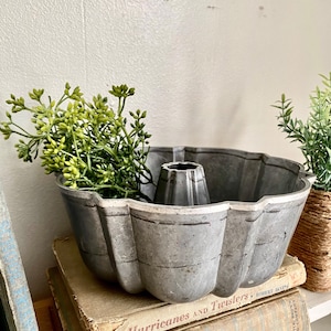 Mini Bundt Pan Nordic Ware, Heavy Duty Fluted Bundt Pan, Vintage Bundt Pan With Faux Greenery, Farmhouse Home Decor, Rustic Shelf Decor