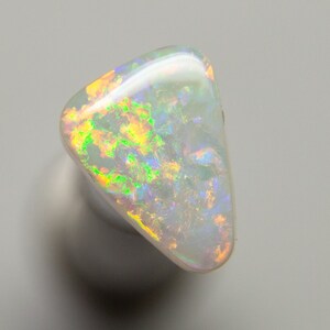 Very bright 2 ct Light Opal from Lightning Ridge Australia