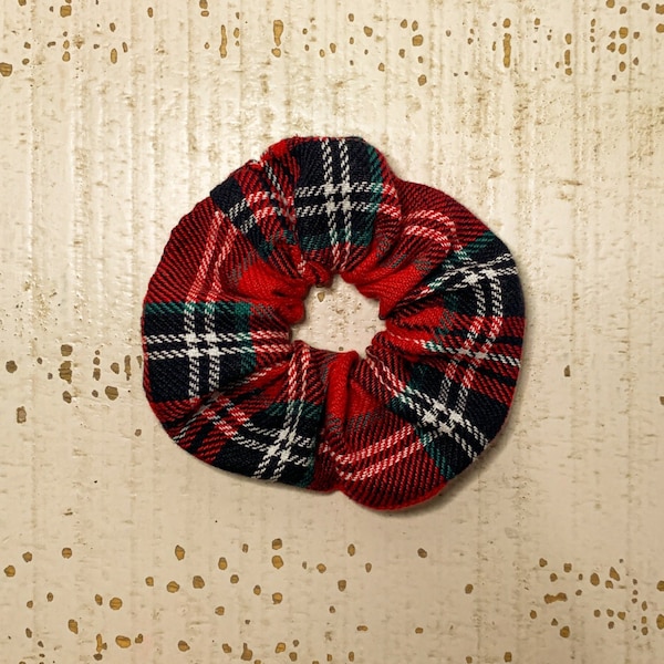 Handmade scrunchie // Scrunchie fatto a mano - tartan rosso e nero