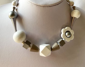 Statement geometrical flower necklace, Chunky big wooden beads necklace, Light modern colourful necklace, White silver grey wood necklace