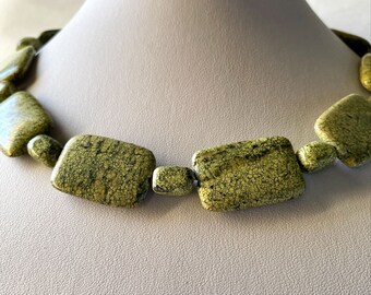 Green statement necklace, Big bead jasper necklace, Chunky gemstone necklace, Rectangular statement necklace, Large stone modern necklace