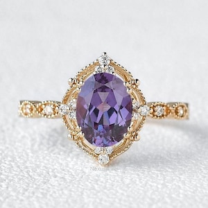Vintage 1.5 CT Oval Cut Alexandrite Gemstone Ring, Lab Alexandrite Wedding Ring, Engagement Ring, Yellow Gold Art Deco Antique Milgrain Ring