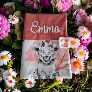 Protège carnet de santé brodé/broderie/flex/flocage/personnalisé/fille/biche/lapin/lune/cerf/lion/savane/fleur