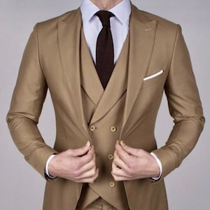 Menista Suit Designer Drei Stück Braun Herrenanzug für Hochzeit, Verlobung, Abschlussball, Bräutigam tragen und Groomsmen Anzüge