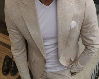 Traje beige de dos piezas: atuendo elegante para boda y graduación de hombre