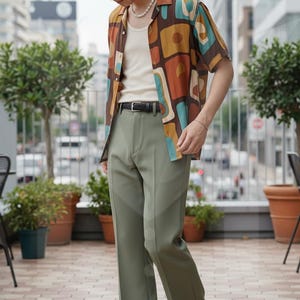 Pantalones blancos de campana para hombre: corte formal a medida. Rayon Sage Green