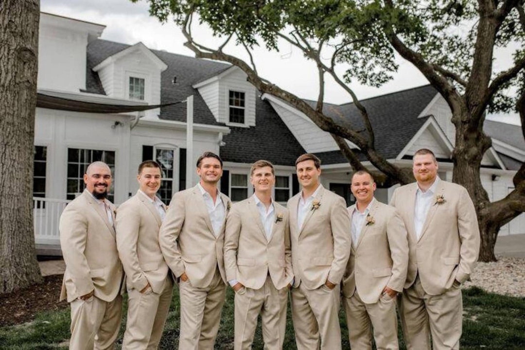 Wedding groomsmen persive no jackets