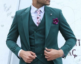 Elegante traje verde de tres piezas: Trajes de novio para bodas y graduaciones.