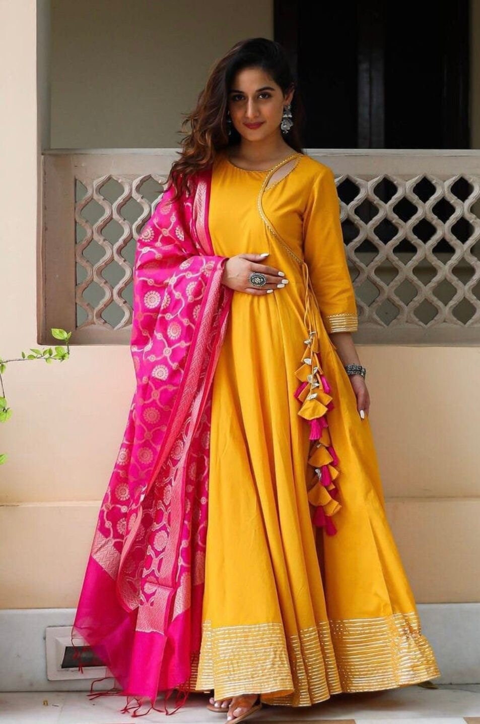 Lehenga Cholis - Shop Designer Wedding Chaniya Choli for Women Shopping  Online India | Me99