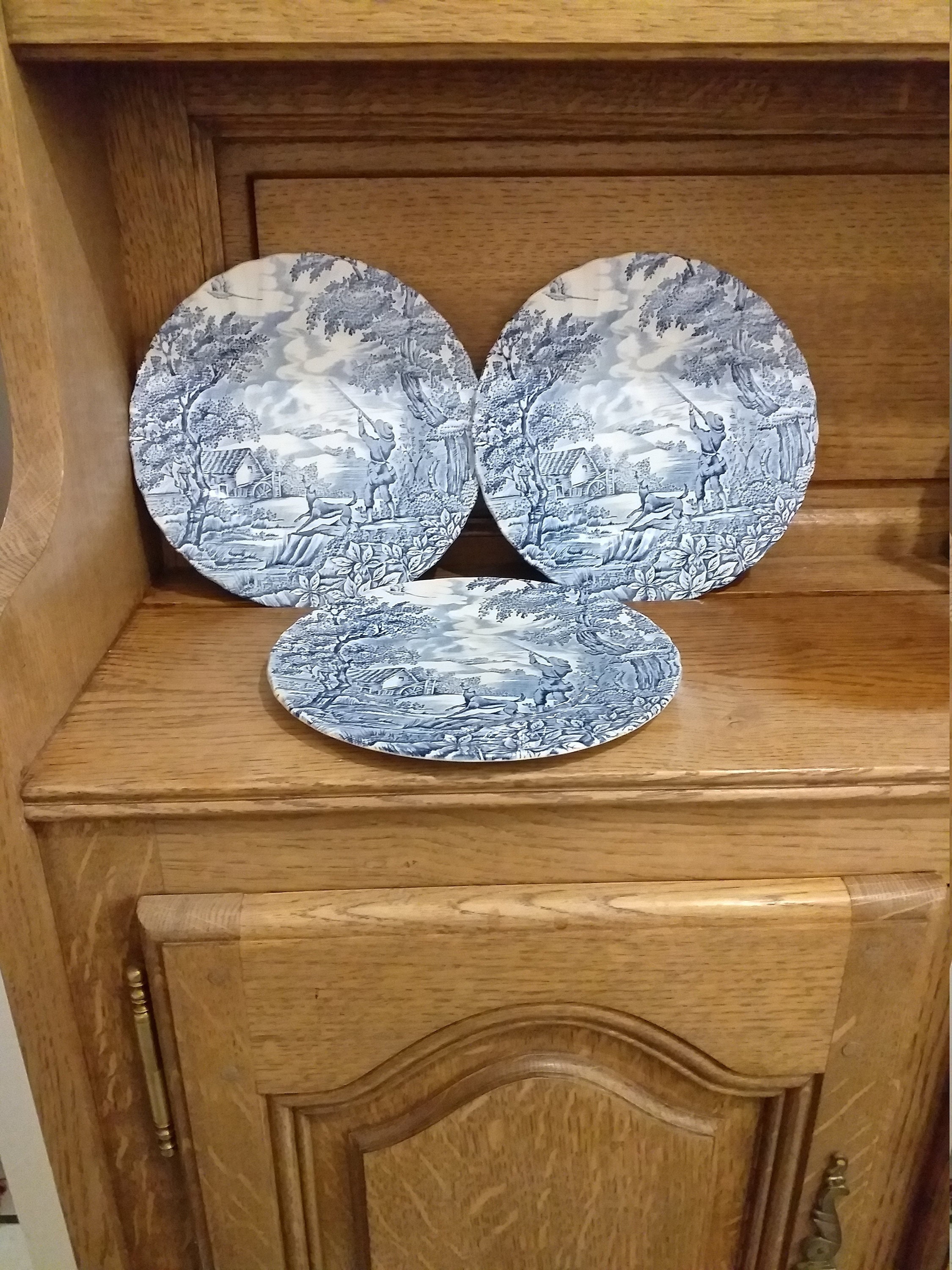 Myott England The Hunter 1982 Plates Blue & White Vintage Plates