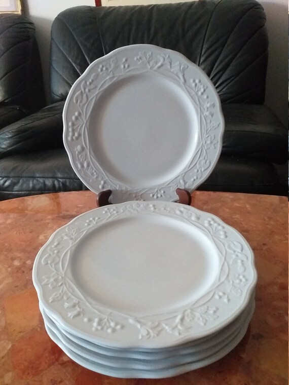 Vintage TOGNANA Plates Floral Embossed White Made in Italy/plates TOGNANA  Porcelaine/white Plates Porcelain Tognana Italy Floral Embossed 