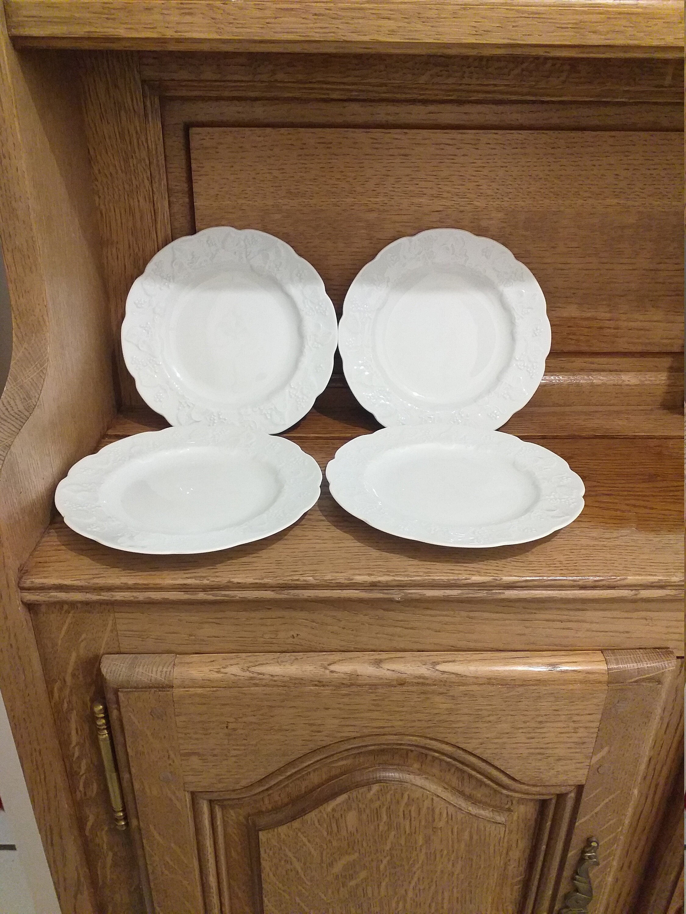 Lierre Sauvage Embossed, White Porcelain, Bread Plates, France/17 cm 4 Plates Vintage Lierre Lauvage