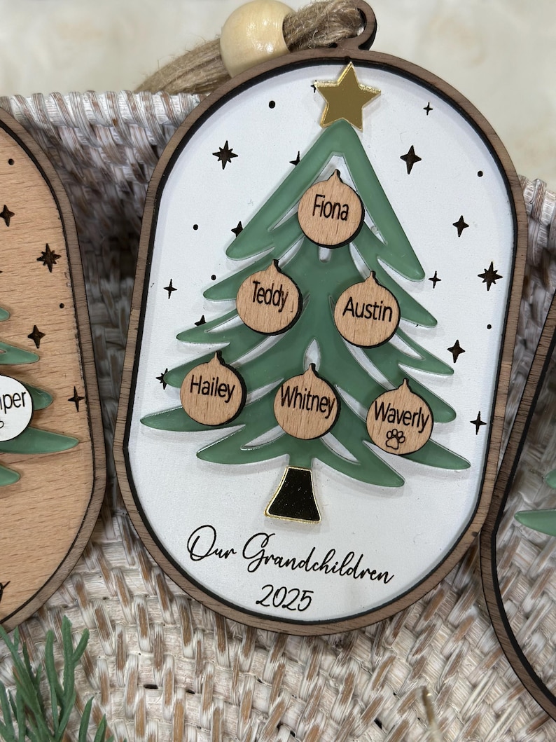 Gepersonaliseerde stamboomornament, gepersonaliseerd grootouderornament, aangepast familieornament, boomvorm, kerstcadeau, familieaandenken afbeelding 6