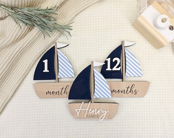 Segnapunti per neonati a forma di barca a vela / Segnapunti mensili nautici / Numeri intercambiabili / Accessorio per foto di neonati / Segnapunti personalizzati con nome