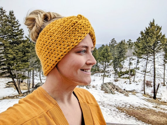 Free Loom Knit Headband Pattern (Crossed Ear Warmer!)  Loom knitting  patterns free, Loom knitting, Loom knitting patterns hat