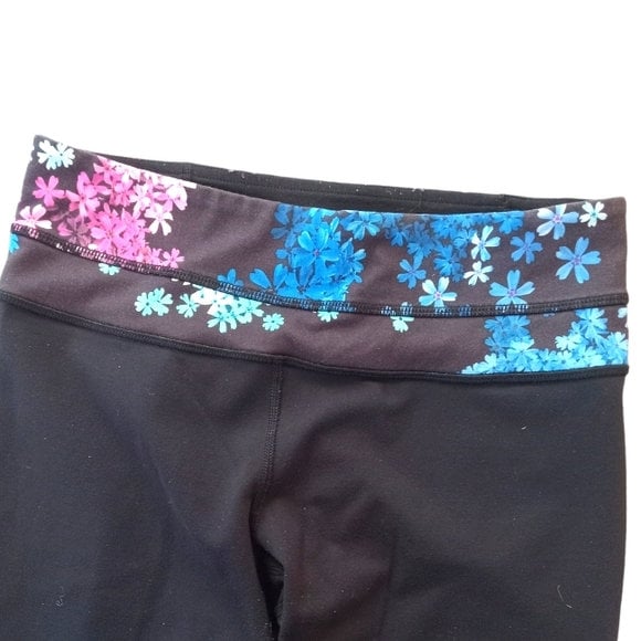 Lululemon Womens Straight Legged Leggings With Floral Waist Band Size 4 