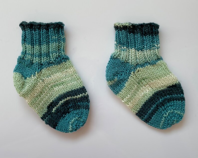 Hand Knit Baby Socks Size 17-18 Green 1