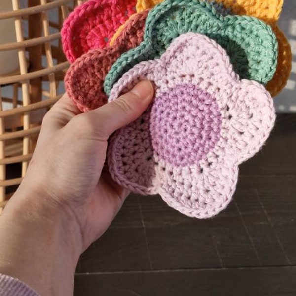 Y2k home decor | Crochet coaster | Flower coaster crochet 2000 | Danish pastel | Handmade gift | Cute home accessoires | Christmas | Yarn