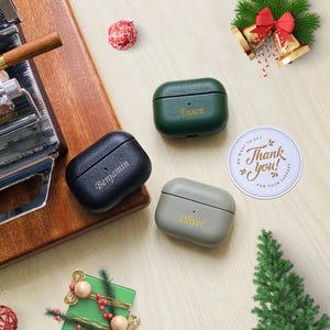 Gepersonaliseerde AirPod Pro 2-hoesje heren cadeau-idee voor echtgenoot monogram cadeau lederen AirPod-hoesje 3e generatie voor zus verjaardagscadeau uniek kleurrijk