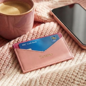 Mini portefeuille personnalisé, idée cadeau d'anniversaire, porte-cartes parfait, étui en cuir, accessoire de voyage, design monogramme, profil mince, protection RFID