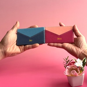 Tarjetero de cuero con estampado de iniciales, regalo para parejas, billetera minimalista, tarjetero personalizado para regalo de aniversario, juego de 2