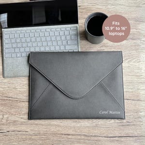 Housse pour ordinateur portable personnalisée en cuir noir pour homme, porte-documents élégant pour un nouvel emploi, cadeau d'anniversaire de mari pour lui