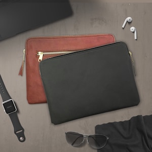 Leren iPad-tas met zak gepersonaliseerd monogram tablethoes heren verjaardagscadeau voor hem Designer iPad-hoesje met initialen rits boek mouw