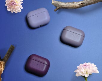 Funda personalizada para Airpods Pro, de cuero con monograma morado, accesorio con inicial personalizada, minimalista, grabado, regalo premium de Apple.