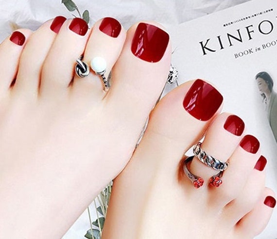 What Nail Color Goes With Wine Red Dress? A complete guide for 2023 9