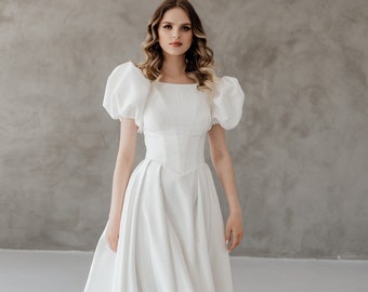 Wedding dress. Wedding dress with sleeve. Satin wedding dress. Chic wedding dress.